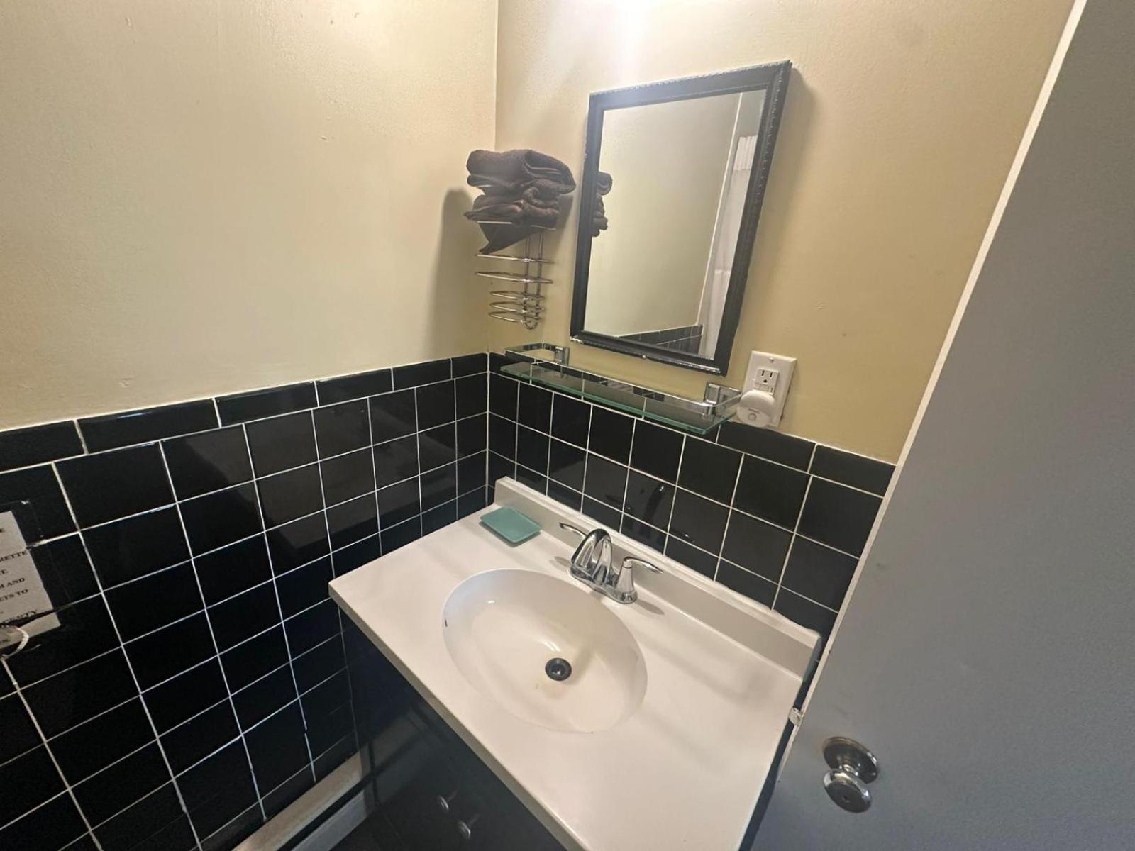 Pine Ridge Motel Timmins Zewnętrze zdjęcie