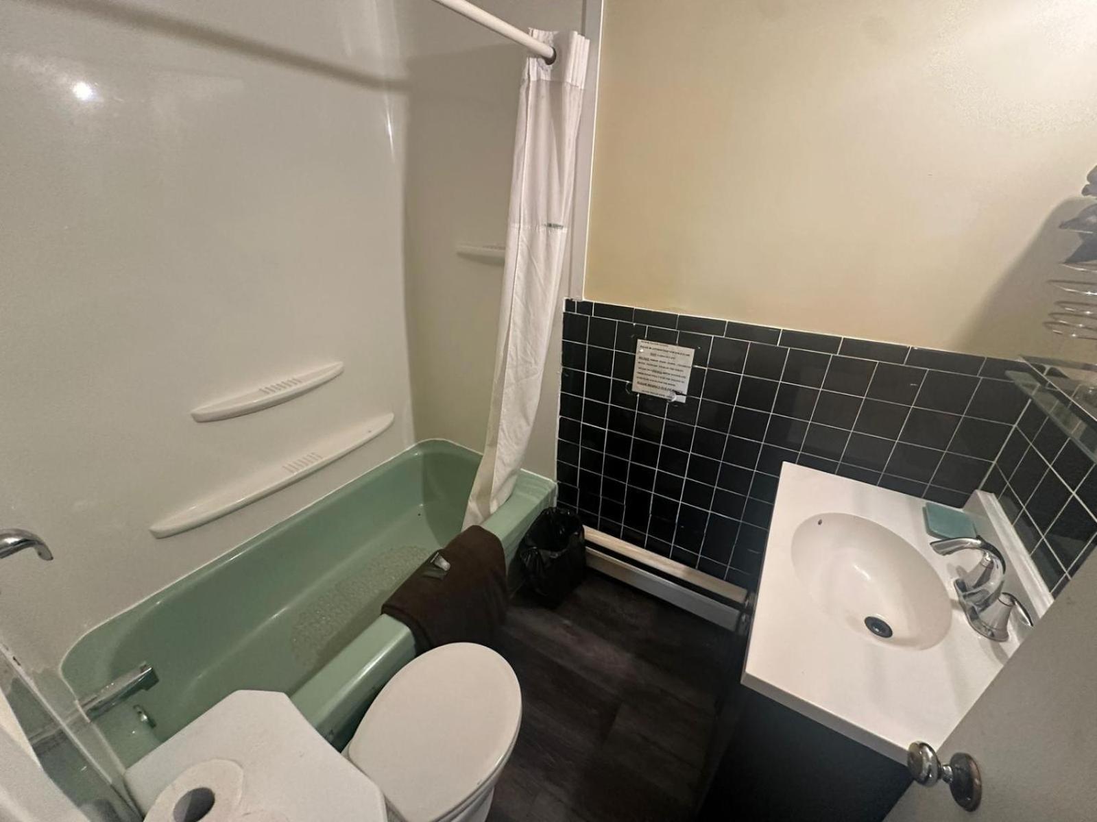Pine Ridge Motel Timmins Zewnętrze zdjęcie