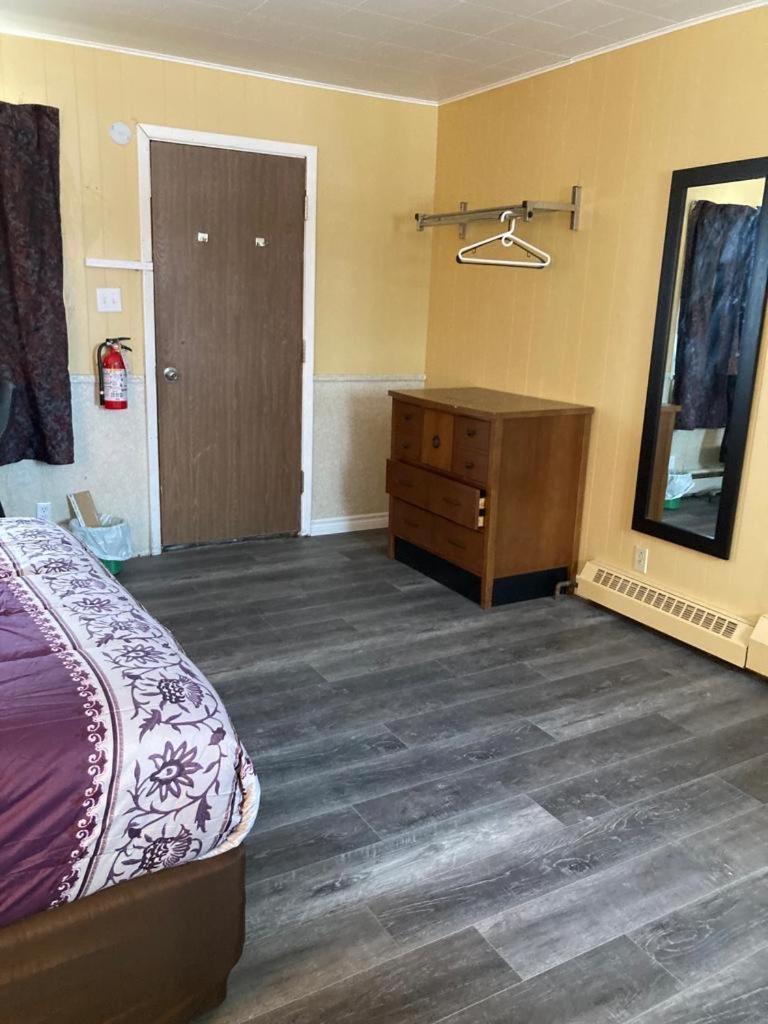 Pine Ridge Motel Timmins Zewnętrze zdjęcie